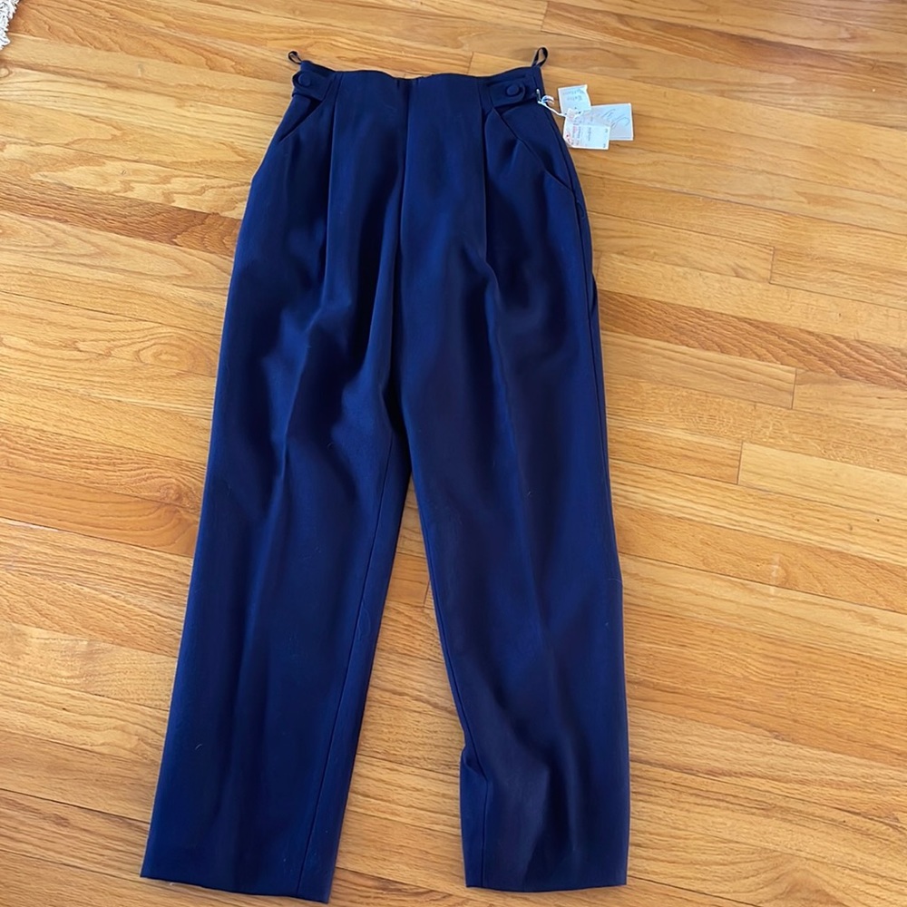Navy, 100% Wool, Lord and Taylor, Vintage size 6. Straight leg.
